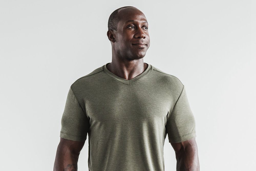 T-Shirts NOBULL Homme Vert - NOBULL V-Neck,France (2134-IEXGB)